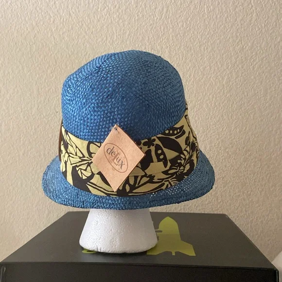 Deluxe straw cloche hat OS beautiful blue with ribbon and wooden o ring detail - Picture 3 of 4